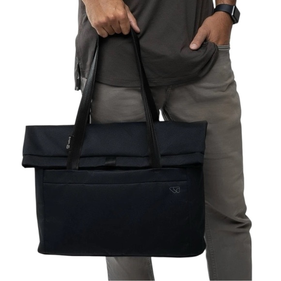 WAYB Ready to Roam Tote in black - Picture 7 of 7